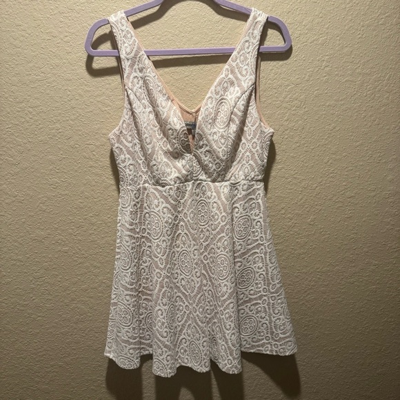 Lace V Neck Size L White and Cream A-Line Dress - Picture 5 of 5